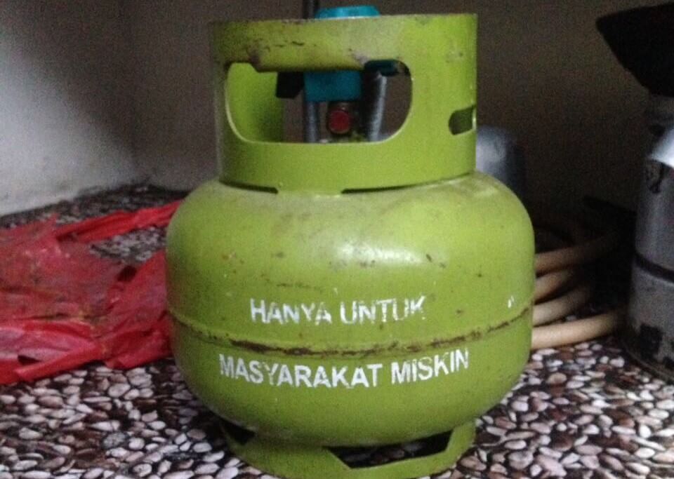 インドネシアのガスタンク(小)